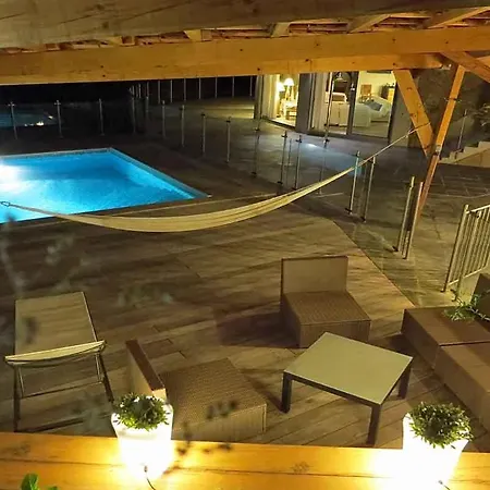 Ajaccio Sleeps 20 Tatil Evi