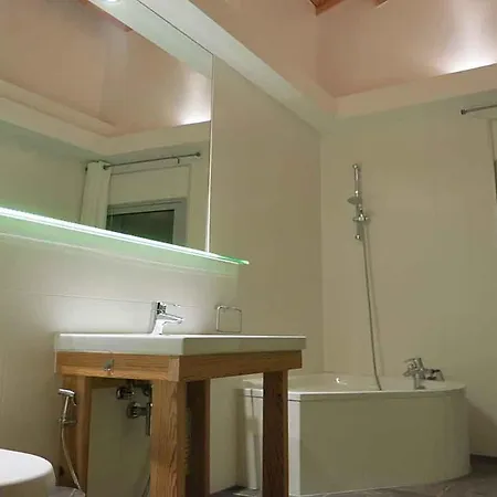 Ajaccio Sleeps 20 * סרה-די-פרו