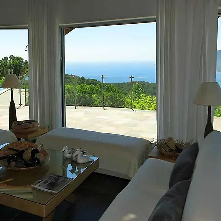 Ajaccio Sleeps 20 סרה-די-פרו